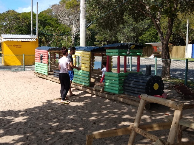 Praça do Bairro Riviera em Jaguaré recebe parquinho para a criançada -  Regional ES