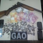 Polícia apreende drogas e armas em Ibiraçu   