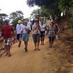 Católicos de João Neiva realizam caminhada de orações pedindo chuvas
