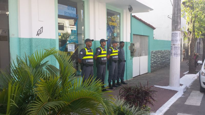 Alunos em formação reforçam policiamento na área do 5º Batalhão