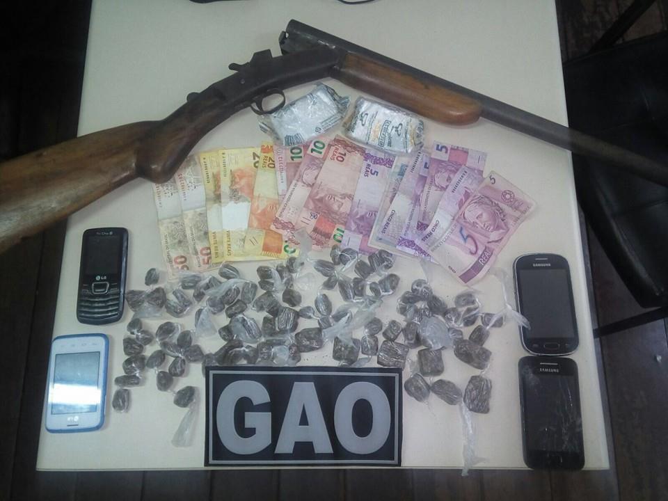 Polícia apreende drogas e armas em Ibiraçu   