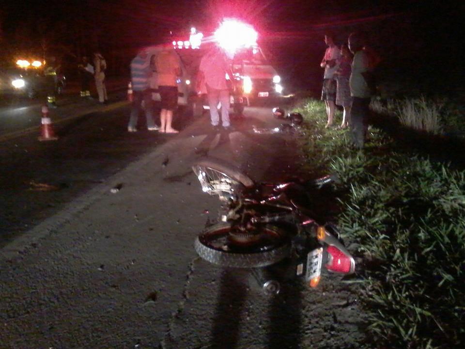 Motoclista morre em acidente com carreta em Timbuí