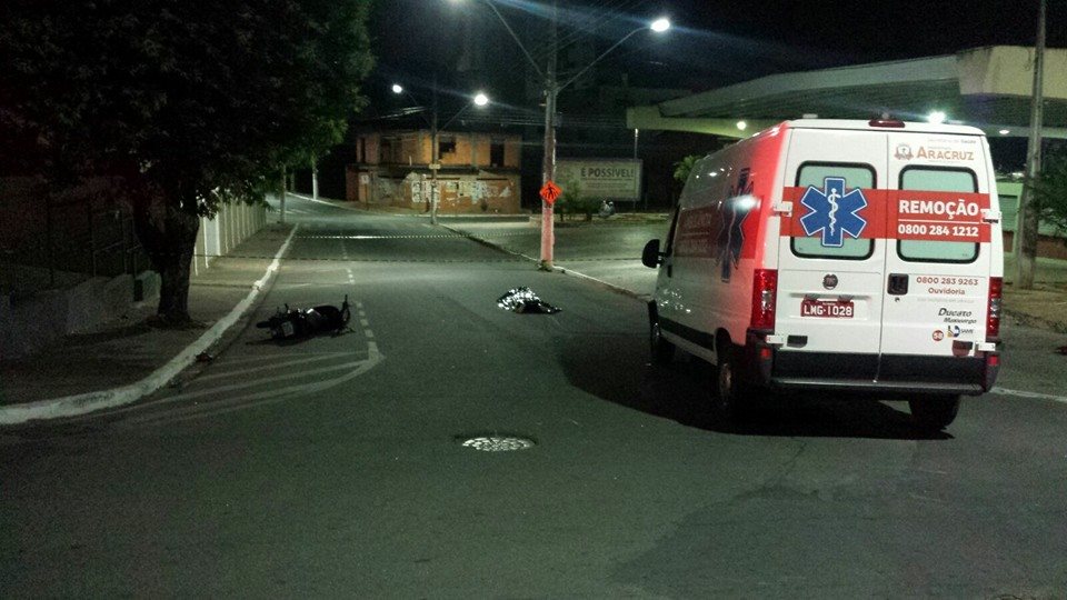 Acidente entre moto e ambulância da prefeitura mata motociclista em Aracruz
