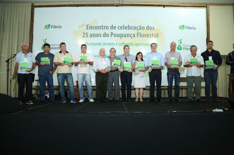 Fibria lança website sobre cultivo de eucalipto e premia produtores que se destacaram na parceria co