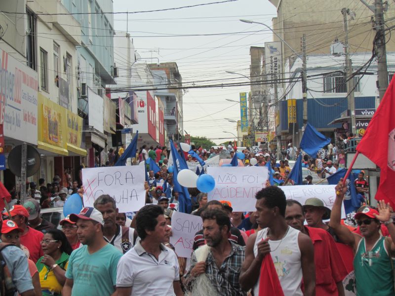 Mais de 1500 pessoas se manifestam em defesa do Rio Doce em Linhares