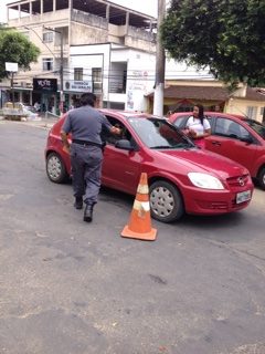 Campanha de segurança em João Neiva alerta vizinhos sobre arrombamentos